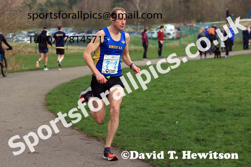 Senior and Veteran Men in the 2024 NECAA Road Relays Champs., Hetton Lyons Country Park, Hetton le Hole, County Durham. Photo: David T. Hewitson/Sports for All Pics